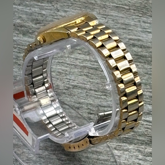 VTG Caravelle Bulova Quartz 48J2O Swiss 1 Jewel Gold Ladies Wrist Watch C 865018 - Picture 5 of 16